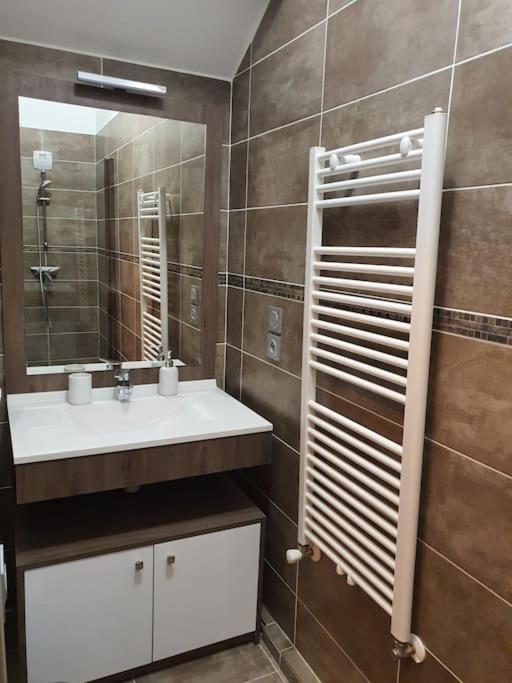 Vue Montagne: Appartement Neuf avec Parking Privé Chorges Exterior photo